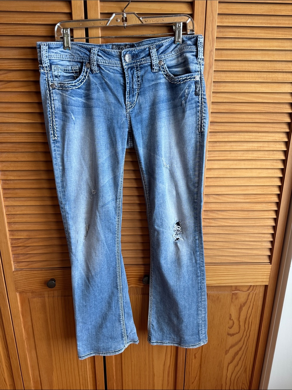 SILVER AIKO BOOTCUT Women’s Light Blue Distressed Jeans